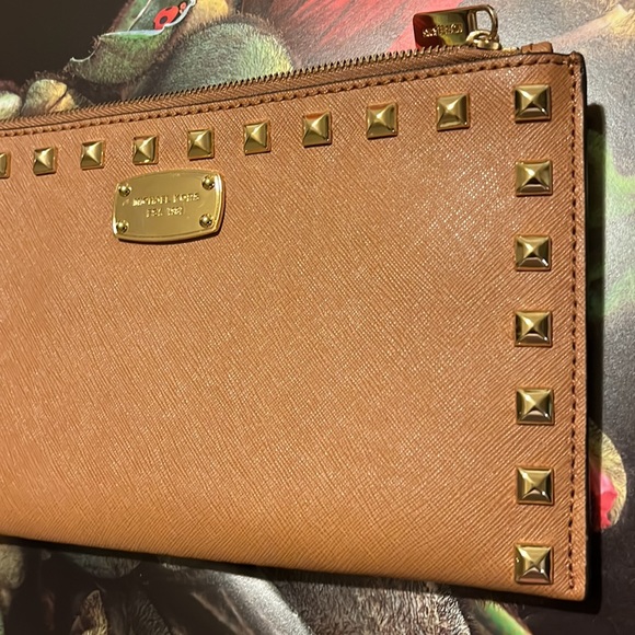 💎🤙🏻💎•👄Michael Kors x Stud Vibes x Get it Gyrl💎🤙🏻 - Picture 5 of 12